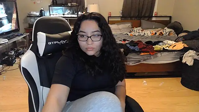 Elliewgfs online show from December 15, 1:13 am