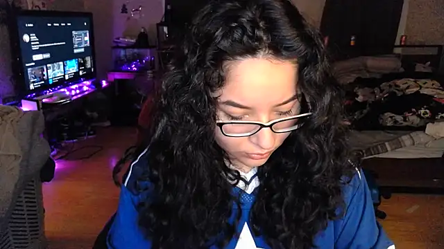 Elliewgfs online show from December 16, 7:37 am