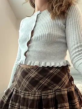 18petitewhitegirl online show from October 17, 12:25 am