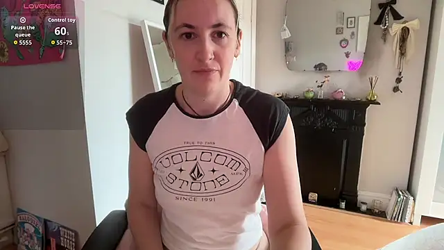 Snapshot of Littlelolo60 chatting on July 23, 8:34 am Littlelolo60 online show from July 23, 8:34 am