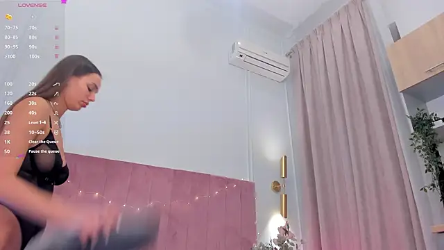 AprilWong online show from January 16, 12:20 pm