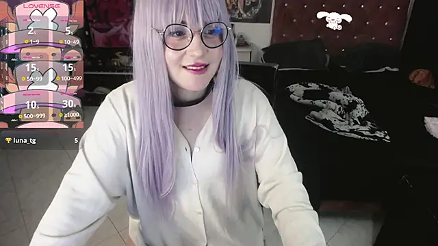 Snapshot of Avril2001 chatting on December 10, 2:27 am Avril2001 online show from December 10, 2:27 am