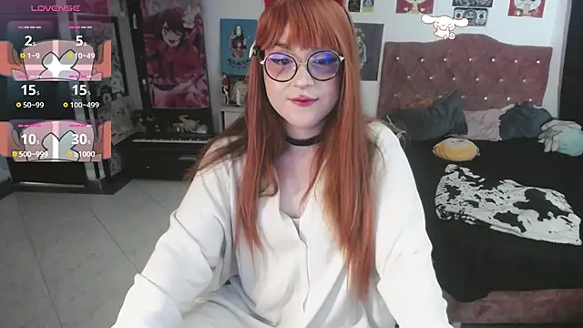 Snapshot of Avril2001 chatting on December 30, 1:04 am Avril2001 online show from December 30, 1:04 am