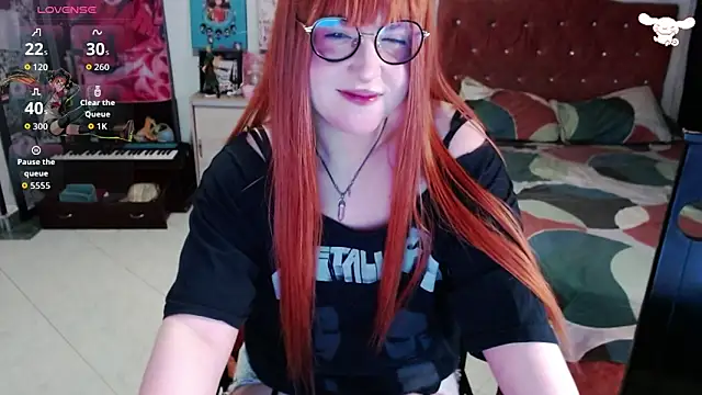 Snapshot of Avril2001 chatting on September 9, 12:43 am Avril2001 online show from September 9, 12:43 am