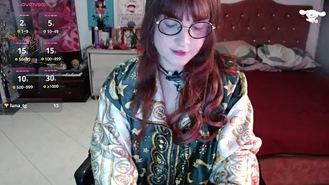 Snapshot of Avril2001 chatting on February 13, 5:47 am Avril2001 online show from February 13, 5:47 am