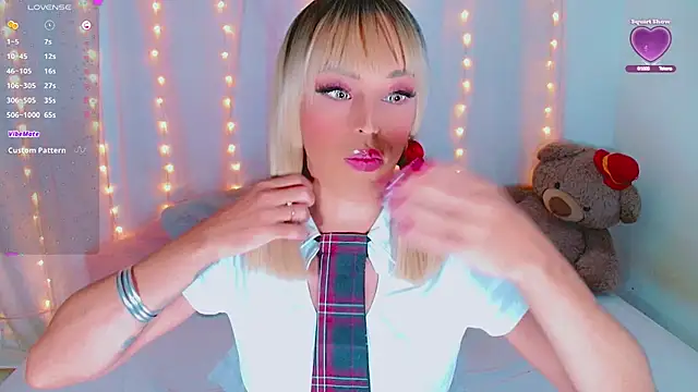 AlanaBekeer online show from October 2, 9:00 pm