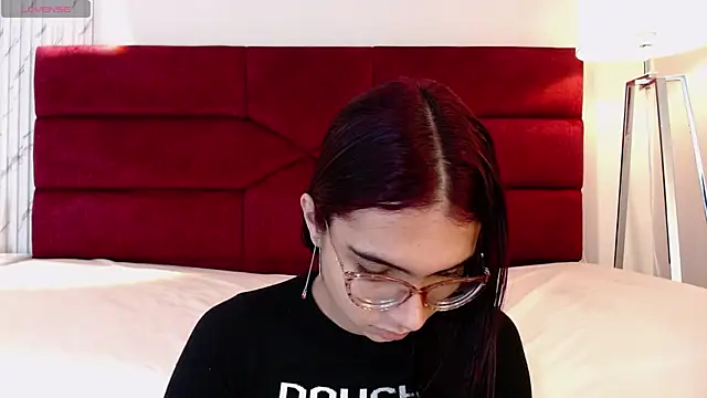 Snapshot of sara_saenz99 chatting on December 27, 7:35 pm sara saenz99 online show from December 27, 7:35 pm