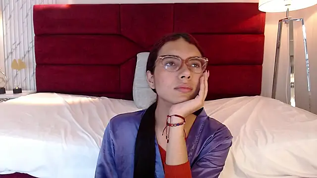 Snapshot of sara_saenz99 chatting on February 8, 1:32 am sara saenz99 online show from February 8, 1:32 am
