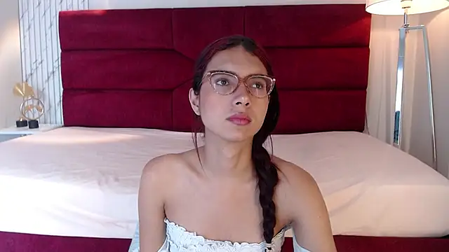 Snapshot of sara_saenz99 chatting on February 21, 7:32 pm sara saenz99 online show from February 21, 7:32 pm