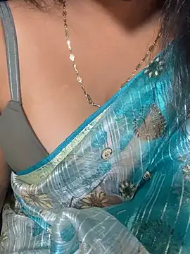 VR here 4U online show from July 15, 8:25 pm