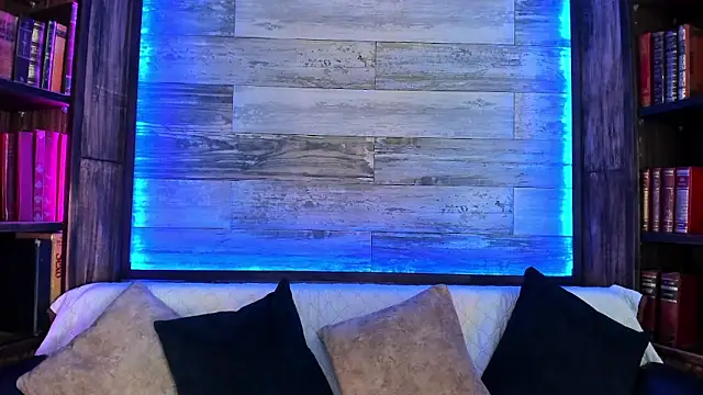 Snapshot of MikeEstevess chatting on January 25, 11:43 pm MikeEstevess online show from January 25, 11:43 pm