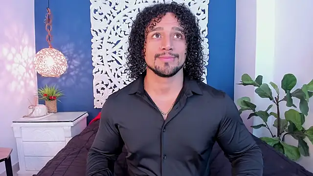 Snapshot of MikeEstevess chatting on February 8, 6:01 am MikeEstevess online show from February 8, 6:01 am