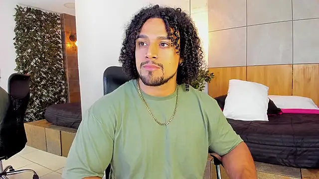 Snapshot of MikeEstevess chatting on March 4, 7:30 am MikeEstevess online show from March 4, 7:30 am