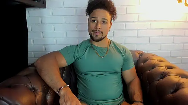 Snapshot of MikeEstevess chatting on March 9, 9:46 pm MikeEstevess online show from March 9, 9:46 pm