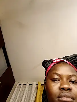 Snapshot of Birdie_girl_1 chatting on February 23, 9:37 pm Birdie girl 1 online show from February 23, 9:37 pm
