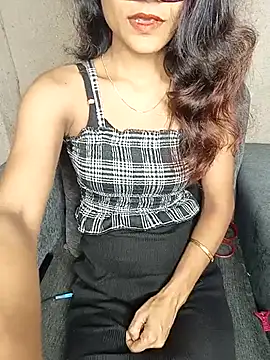 Snapshot of REVA_DARLING chatting on October 10, 5:06 am REVA DARLING online show from October 10, 5:06 am