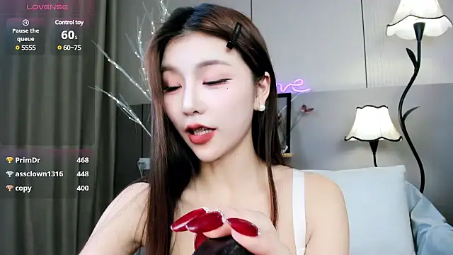 Snapshot of Momoever123456 chatting on March 4, 5:56 pm Momoever123456 online show from March 4, 5:56 pm