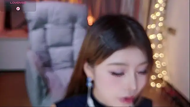 Snapshot of Momoever123456 chatting on October 13, 2:28 pm Momoever123456 online show from October 13, 2:28 pm