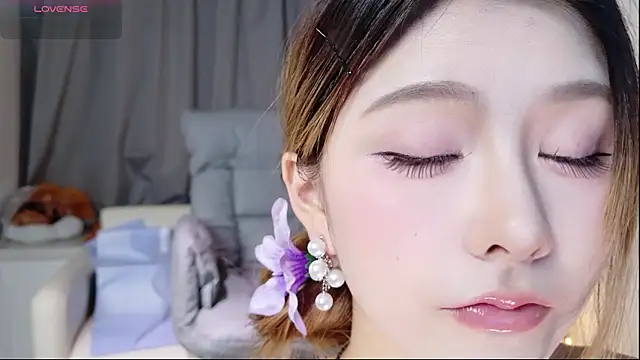 Snapshot of Momoever123456 chatting on November 30, 2:32 pm Momoever123456 online show from November 30, 2:32 pm