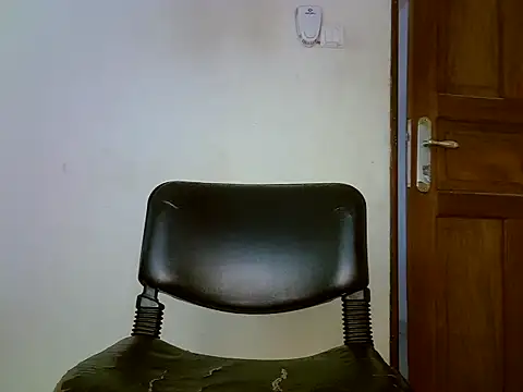 Snapshot of SWEETRENNE_ chatting on March 17, 4:51 am SWEETRENNE online show from March 17, 4:51 am