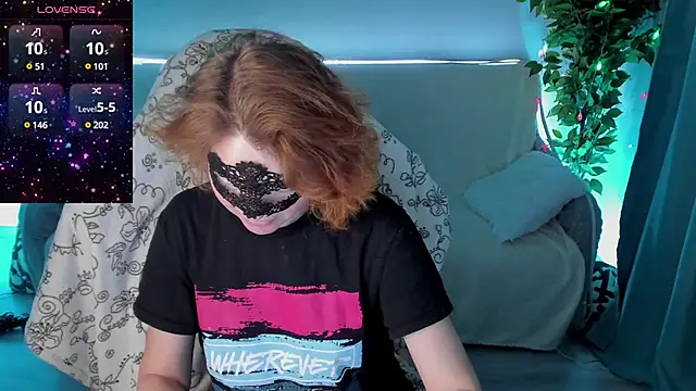 Sexy-Housewife online show from December 6, 9:02 pm