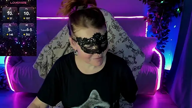 Sexy-Housewife online show from December 25, 6:41 pm