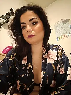 Snapshot of Saturnia_Yvonne chatting on December 4, 5:55 pm Saturnia Yvonne online show from December 4, 5:55 pm