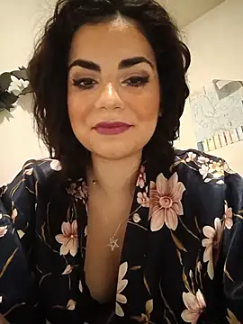 Snapshot of Saturnia_Yvonne chatting on December 4, 11:35 pm Saturnia Yvonne online show from December 4, 11:35 pm