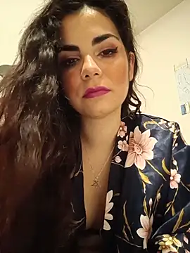 Snapshot of Saturnia_Yvonne chatting on December 6, 12:02 am Saturnia Yvonne online show from December 6, 12:02 am