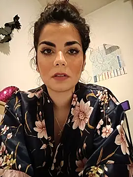 Snapshot of Saturnia_Yvonne chatting on December 6, 11:57 pm Saturnia Yvonne online show from December 6, 11:57 pm