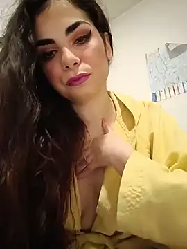 Snapshot of Saturnia_Yvonne chatting on December 12, 7:37 pm Saturnia Yvonne online show from December 12, 7:37 pm