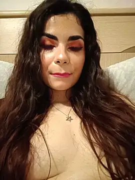 Snapshot of Saturnia_Yvonne chatting on February 7, 4:35 pm Saturnia Yvonne online show from February 7, 4:35 pm