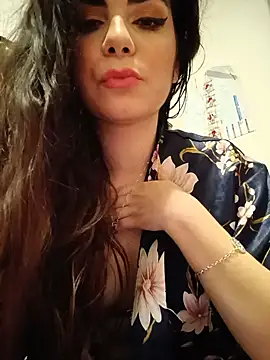 Snapshot of Saturnia_Yvonne chatting on February 21, 12:05 am Saturnia Yvonne online show from February 21, 12:05 am