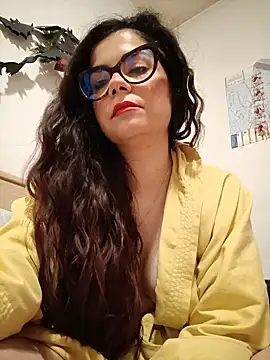 Snapshot of Saturnia_Yvonne chatting on March 8, 11:39 pm Saturnia Yvonne online show from March 8, 11:39 pm