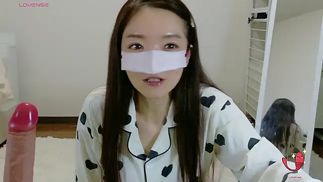 Snapshot of momochan88 chatting on June 5, 12:00 pm momochan88 online show from June 5, 12:00 pm