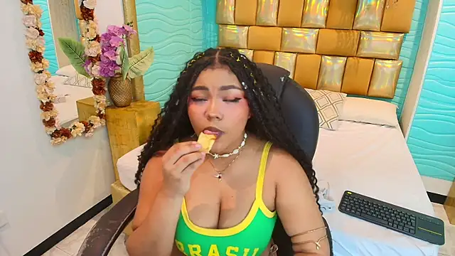 Snapshot of cherry_chel chatting on February 24, 8:18 pm cherry chel online show from February 24, 8:18 pm