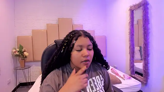 Snapshot of cherry_chel chatting on March 7, 8:06 pm cherry chel online show from March 7, 8:06 pm