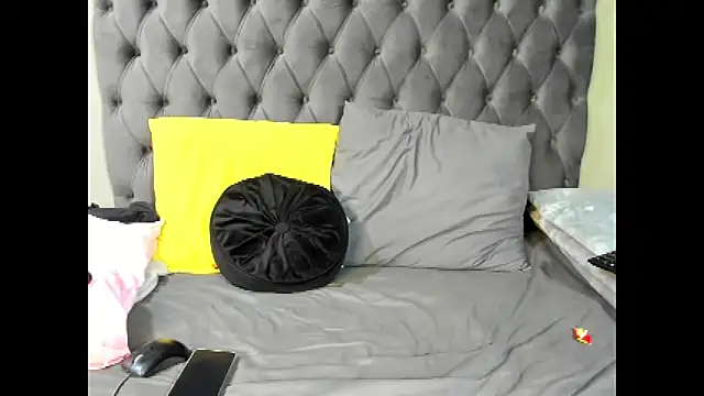 DIRTYTALKINQUEEN online show from October 11, 5:33 pm