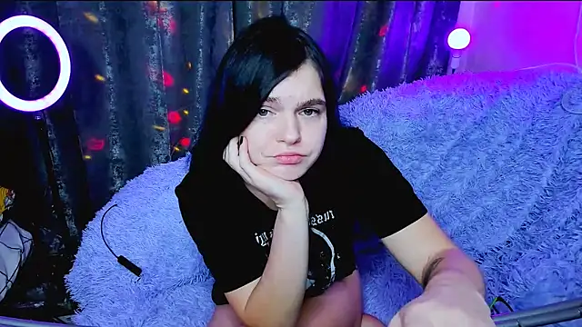 PussySaurus  online show from December 4, 7:34 pm