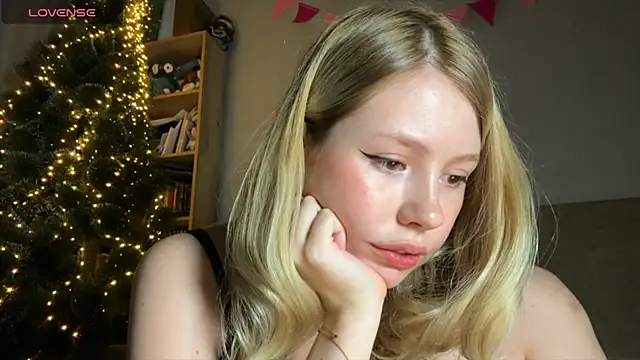 Snapshot of HoneyAudrey chatting on December 19, 3:07 am HoneyAudrey online show from December 19, 3:07 am