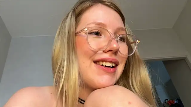 Snapshot of HoneyAudrey chatting on January 9, 3:26 am HoneyAudrey online show from January 9, 3:26 am