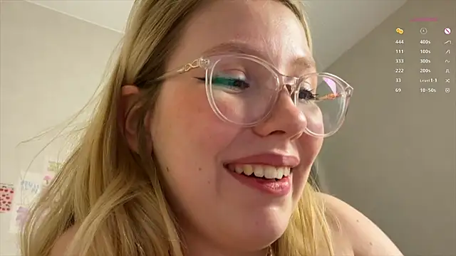 Snapshot of HoneyAudrey chatting on January 13, 1:28 pm HoneyAudrey online show from January 13, 1:28 pm