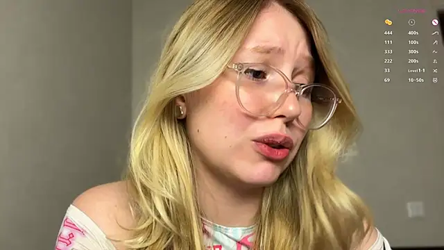 Snapshot of HoneyAudrey chatting on January 29, 11:30 am HoneyAudrey online show from January 29, 11:30 am