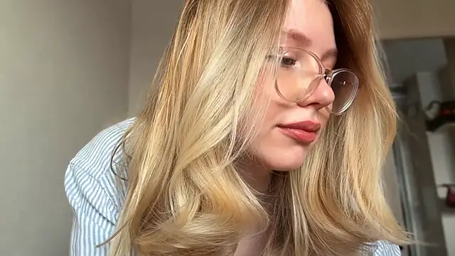 Snapshot of HoneyAudrey chatting on February 28, 3:48 am HoneyAudrey online show from February 28, 3:48 am