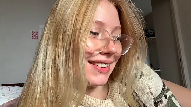 Snapshot of HoneyAudrey chatting on September 14, 2:33 am HoneyAudrey online show from September 14, 2:33 am