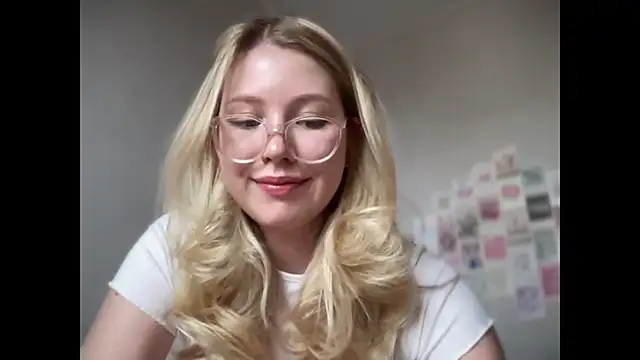 Snapshot of HoneyAudrey chatting on September 29, 2:49 am HoneyAudrey online show from September 29, 2:49 am