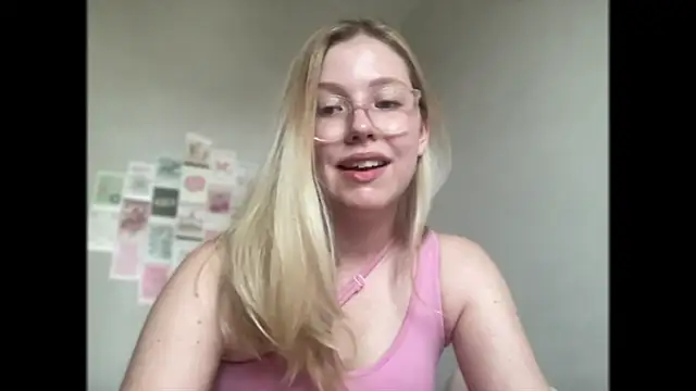 Snapshot of HoneyAudrey chatting on October 2, 2:29 am HoneyAudrey online show from October 2, 2:29 am