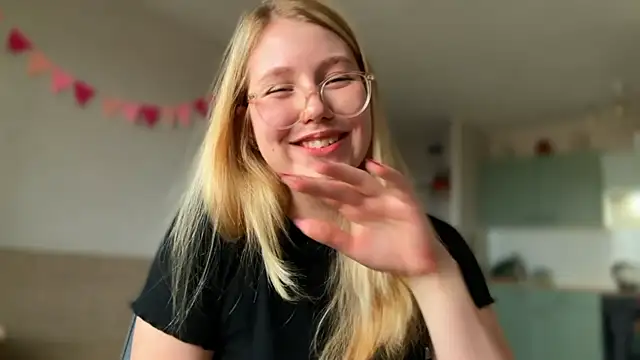 Snapshot of HoneyAudrey chatting on October 23, 3:28 am HoneyAudrey online show from October 23, 3:28 am