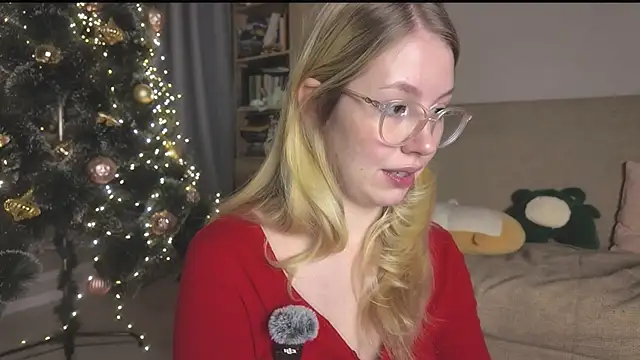 HoneyAudrey online show from December 22, 1:46 am