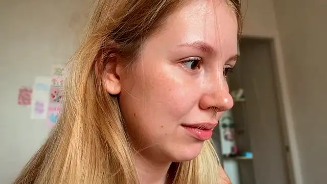 Snapshot of HoneyAudrey chatting on July 7, 2:25 am HoneyAudrey online show from July 7, 2:25 am